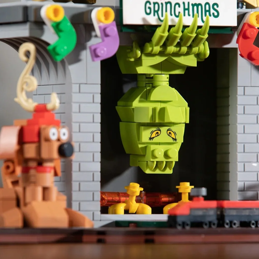 LEGO BRICKCRAFT The GRINCH Dr. Seuss Christmas Fireplace Set - NEW